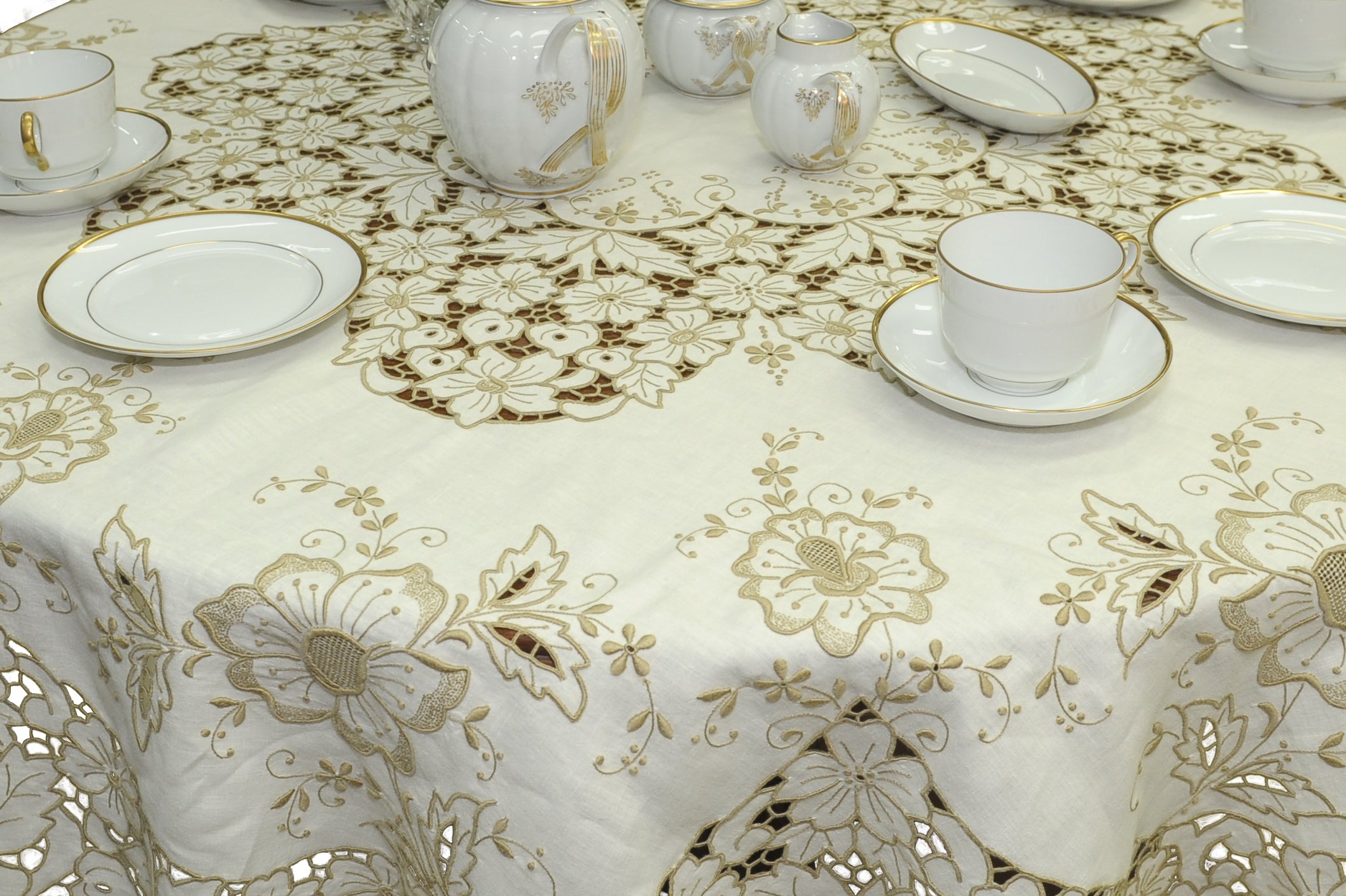 Handmade Madeira Embroidered Round Tablecloth with napkins, Linen